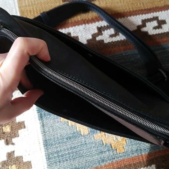 Calvin Klein Black Mens Faux Leather Crossbody Bag - Picture 4 of 8